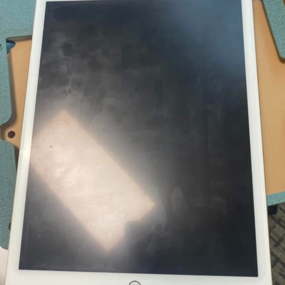 iPad PRO (2nd generation) 64GB - 12.9” - Picture 2 of 4